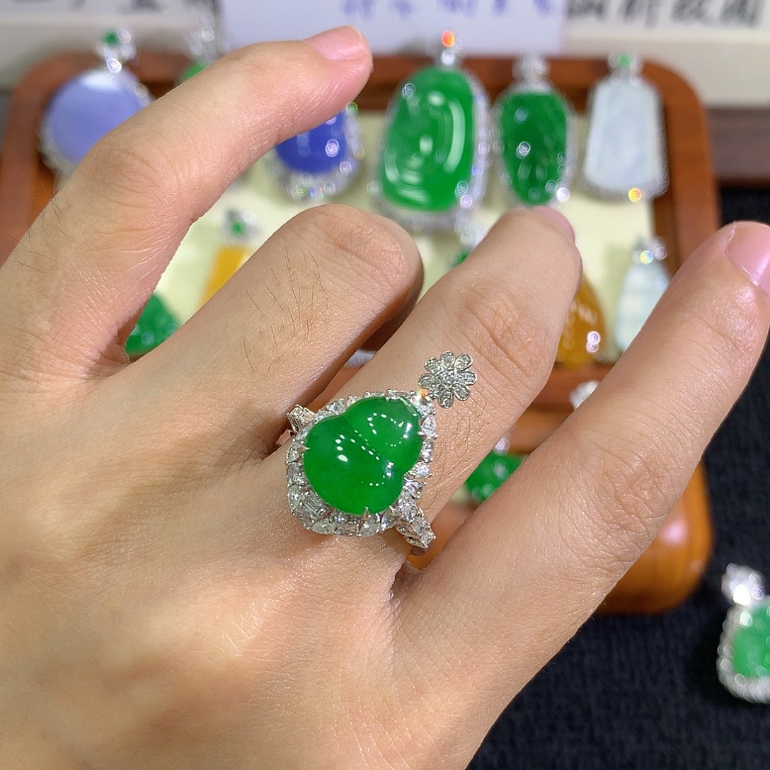 【闪购商品】18K金镶嵌戒指翡翠葫芦两用