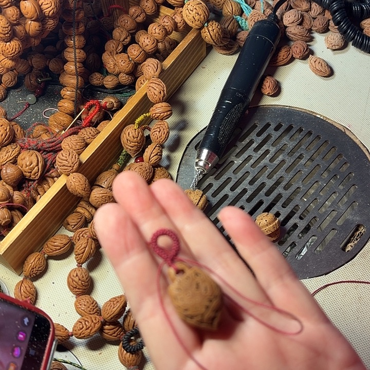 手串桃核桃核手工制作工艺