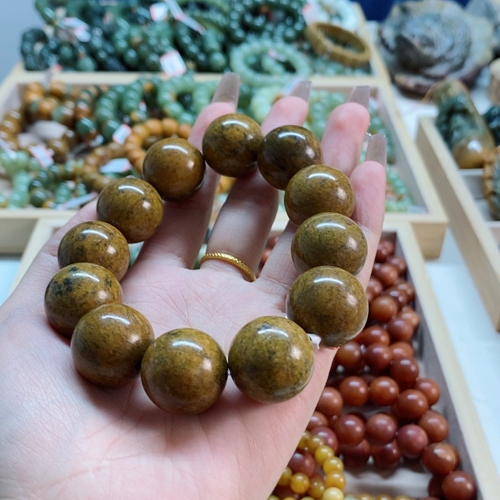 透闪石质玉手串未镶嵌