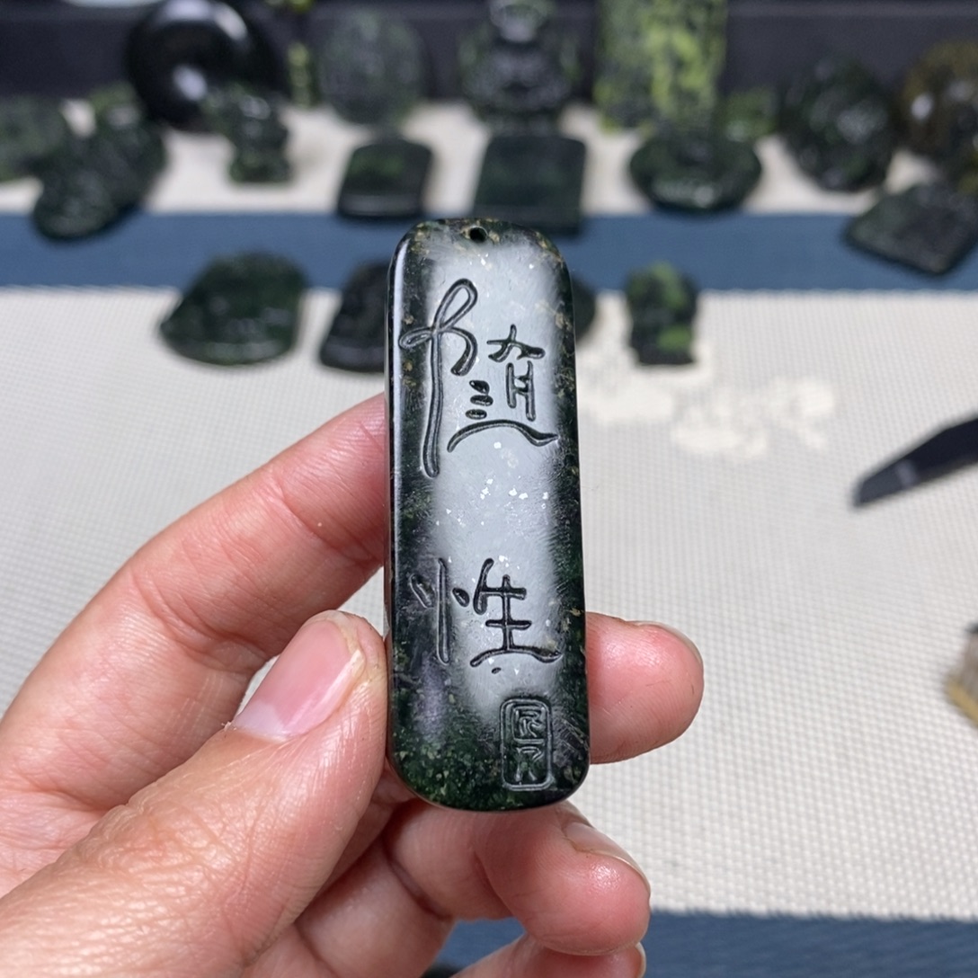 相***子蛇纹石玉未镶嵌颈饰