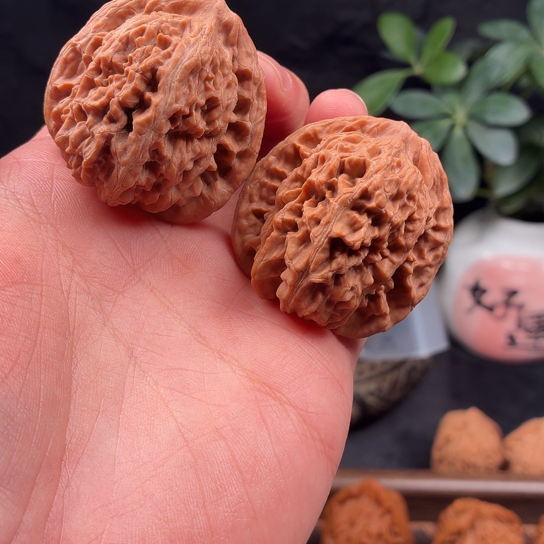 首***心吊坠文玩核桃水晶楼