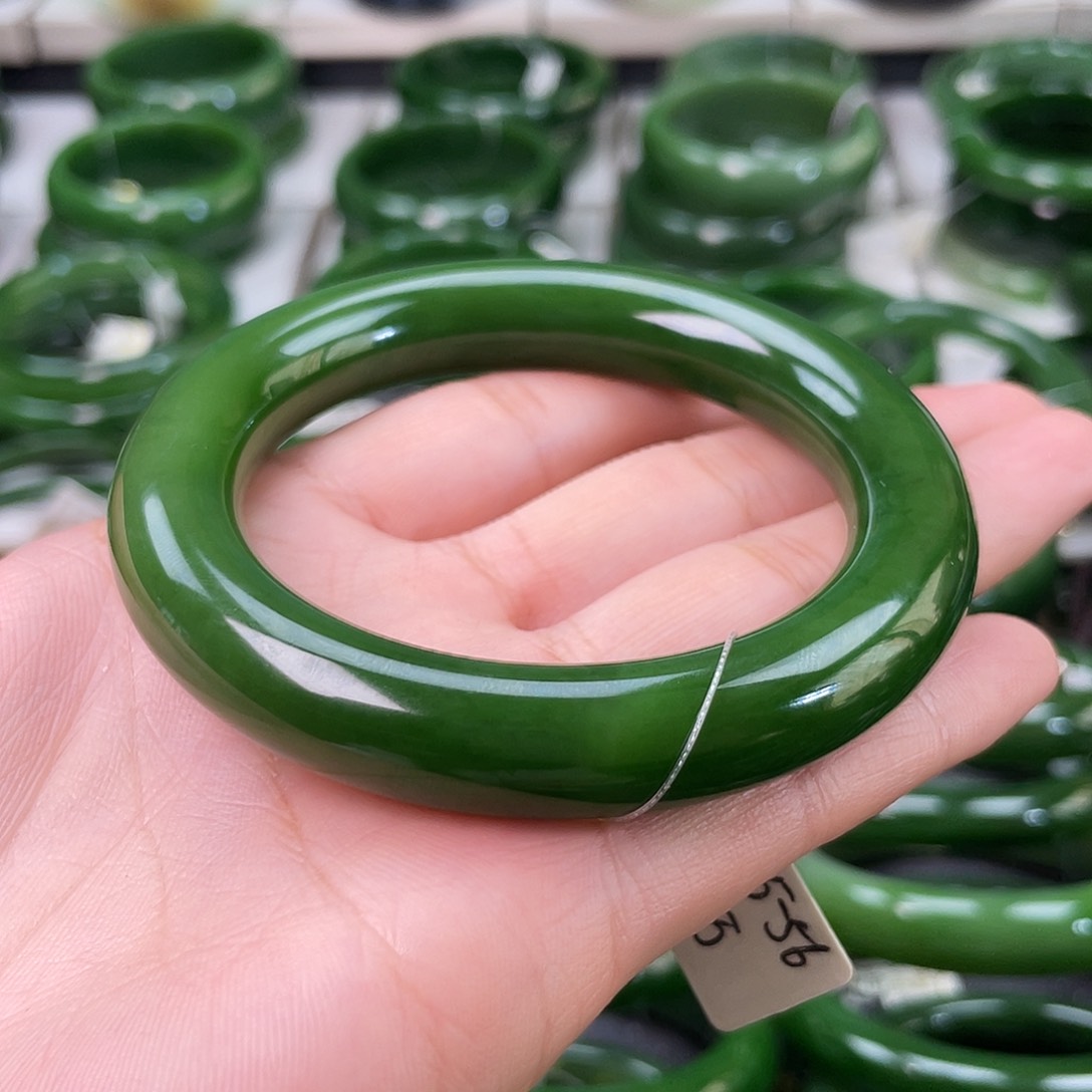 和田玉（碧玉）未镶嵌手镯
