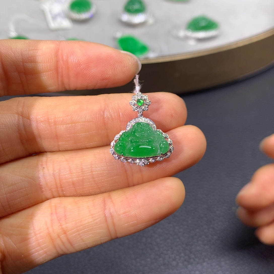 翡翠颈饰18K金镶嵌翡翠