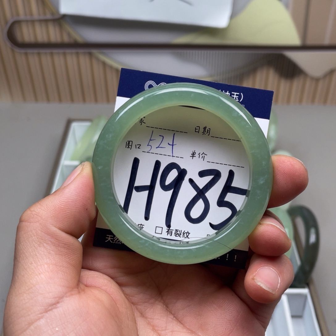 岫玉手镯手镯未镶嵌