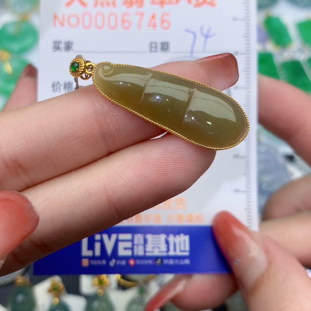 翡翠颈饰18K金镶嵌豆子