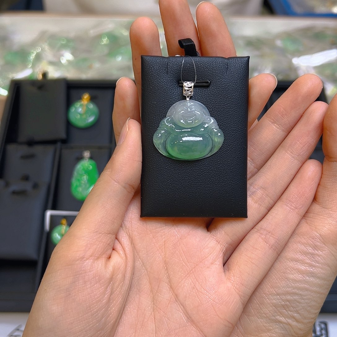 翡翠颈饰18K金镶嵌翡翠