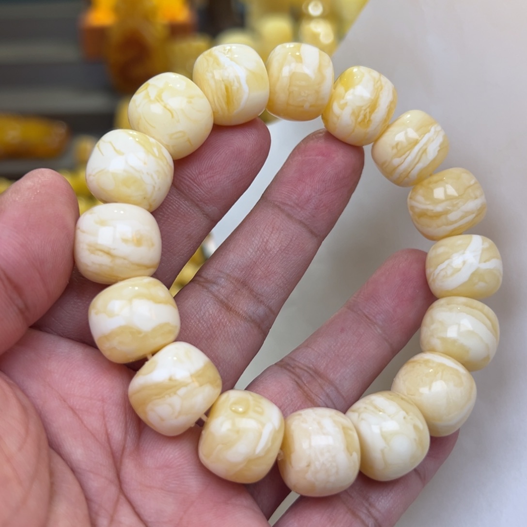 蜜蜡未镶嵌珠宝奇石16加42克