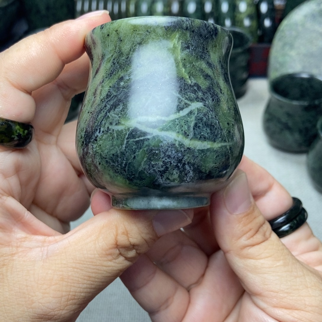蛇纹石玉未镶嵌杯子03