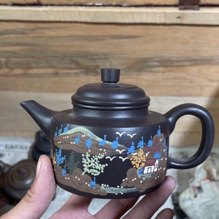 茶壶紫砂老厂紫砂壶一件。