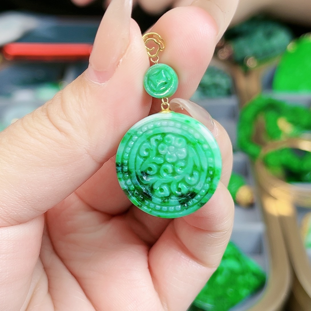 翡翠颈饰18K金镶嵌吊坠