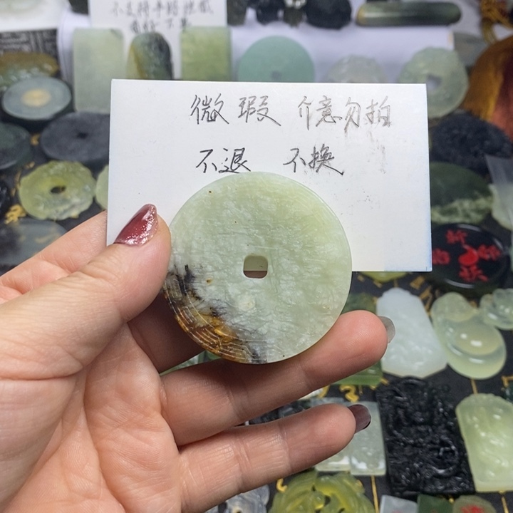 蛇纹石玉颈饰合金