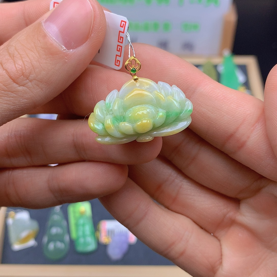 翡翠颈饰18K金镶嵌翡翠