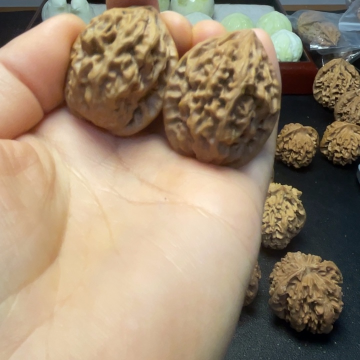 文玩核桃吊坠鸡心30