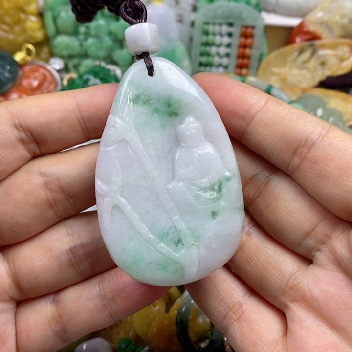 翡翠吊坠(赠链)未镶嵌