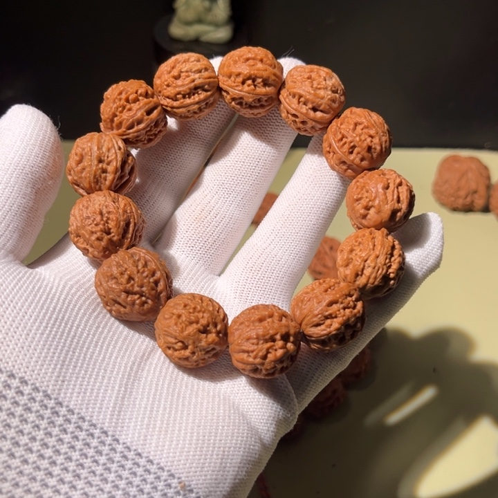 手串文玩核桃…………35