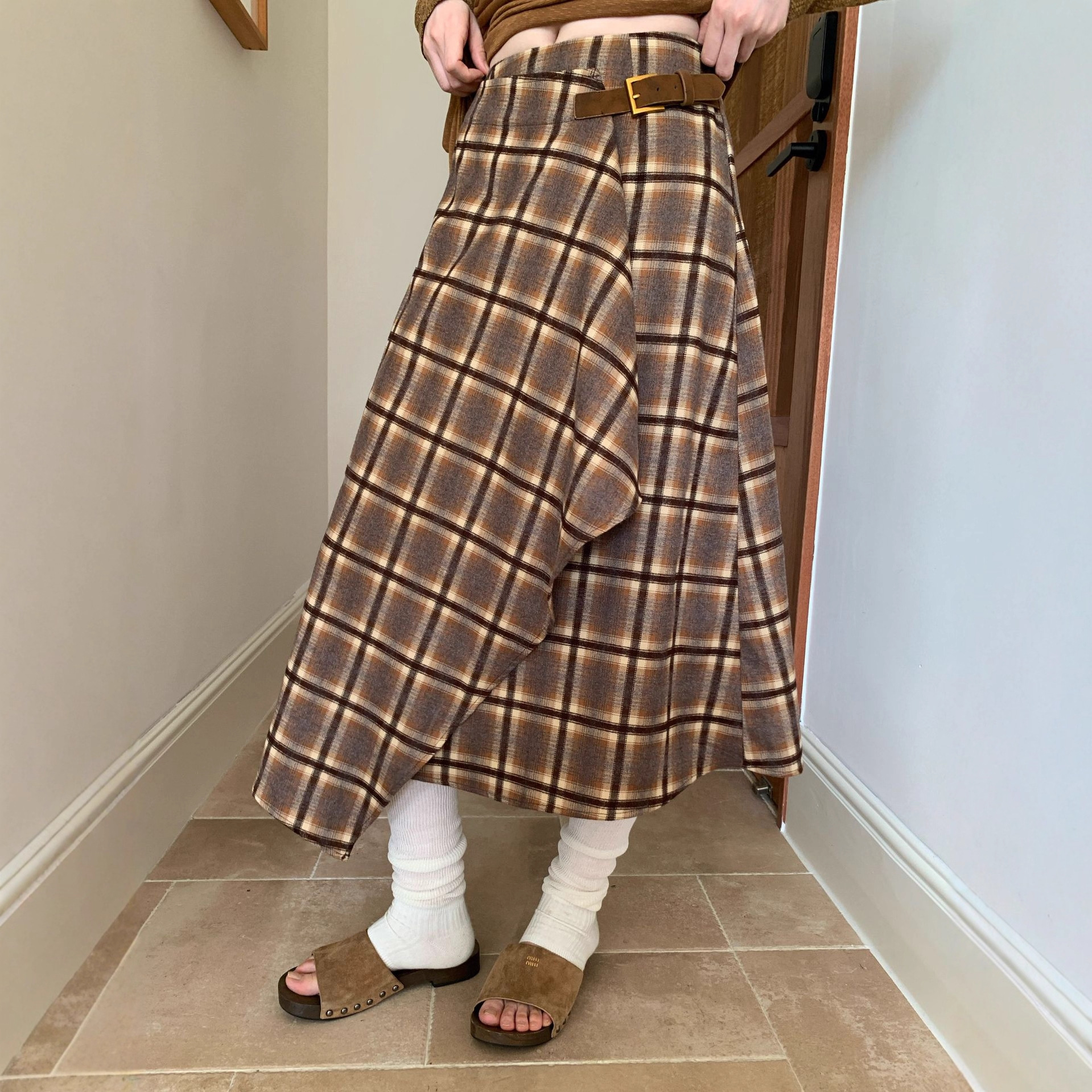 秋季25秋复古皮扣设计不规则a字高腰格纹半身裙F6716