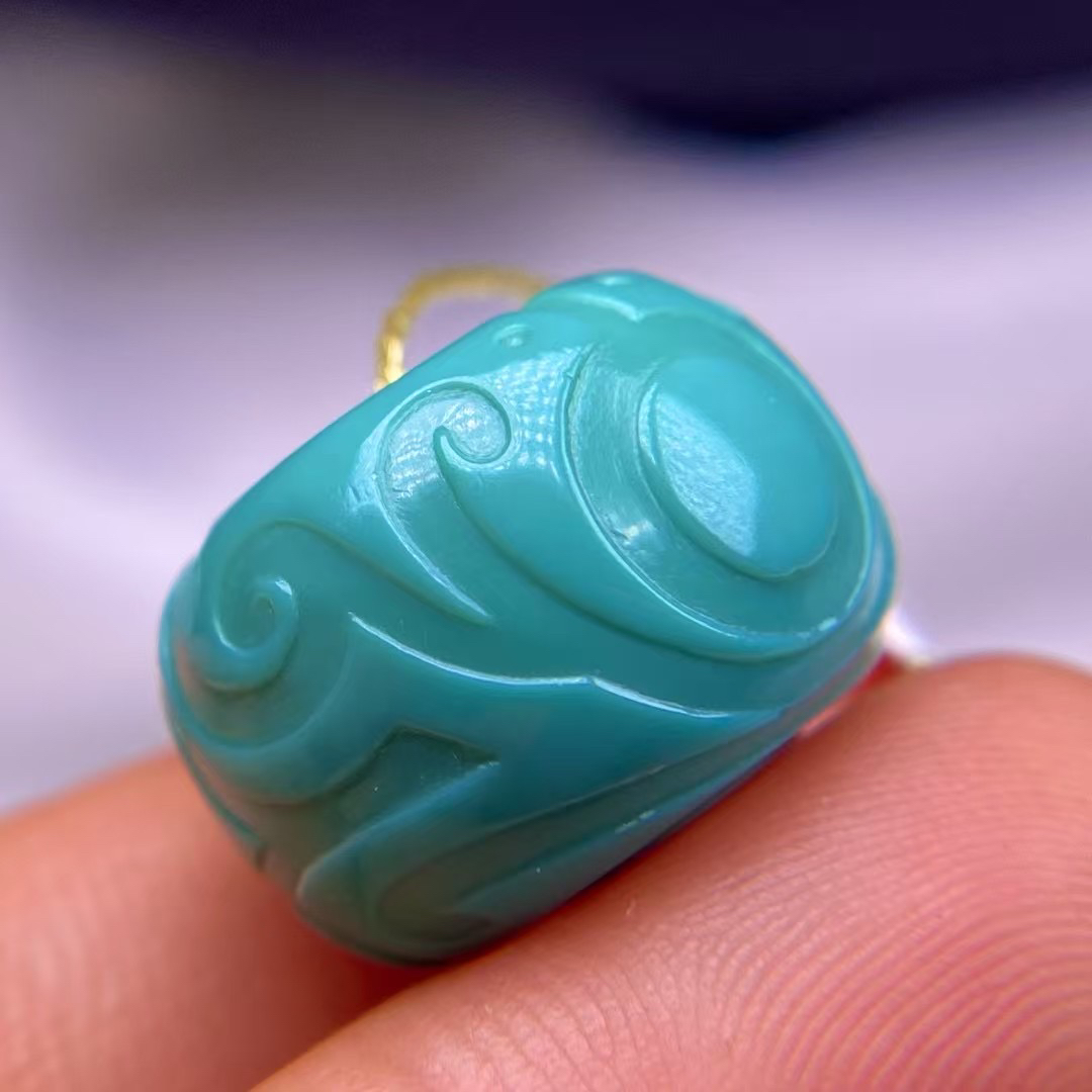 【绿松石博古纹鼓珠】 尺寸18x12.4mm，重6.1克（112）