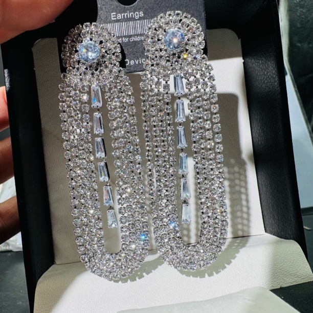 铜合金合成锆石耳饰 超闪满钻流苏长款耳环女轻奢气质百搭耳坠