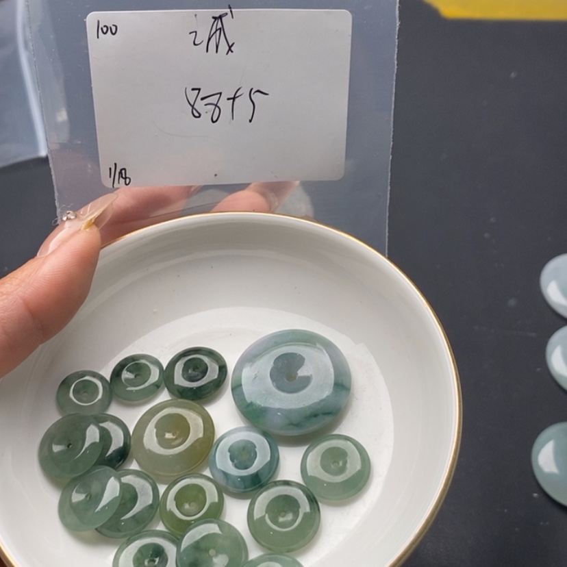 【闪购商品】定制翡翠未镶嵌?****咪