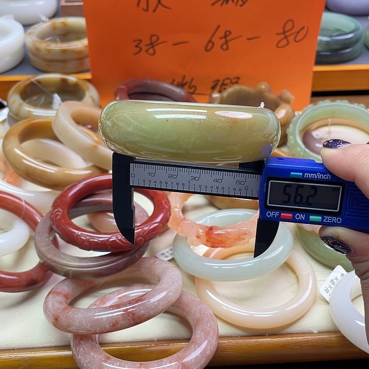 未镶嵌手镯石英质玉