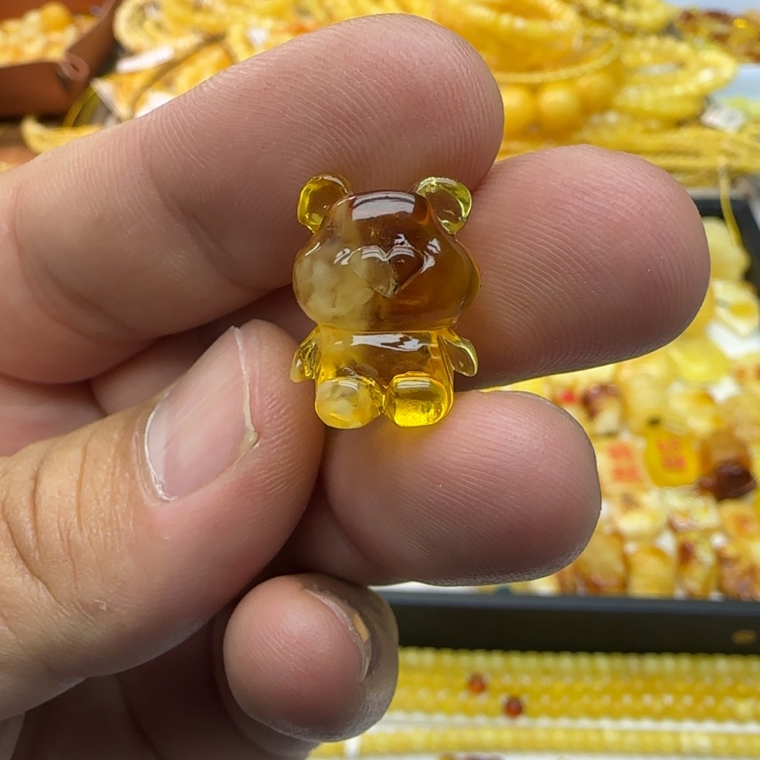 琥珀未镶嵌裸石1.43克有瑕