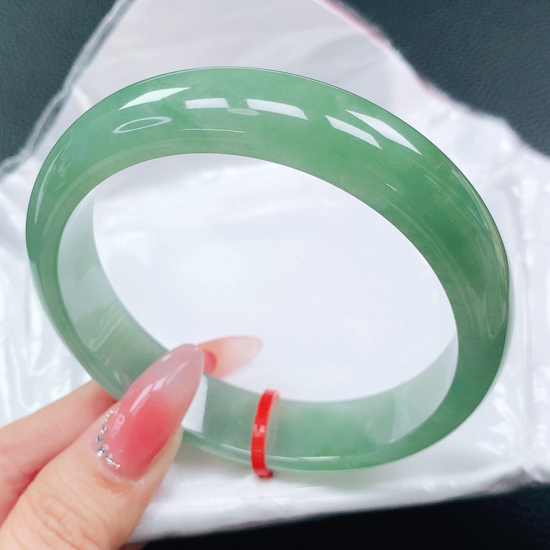 翡翠手镯未镶嵌63圈