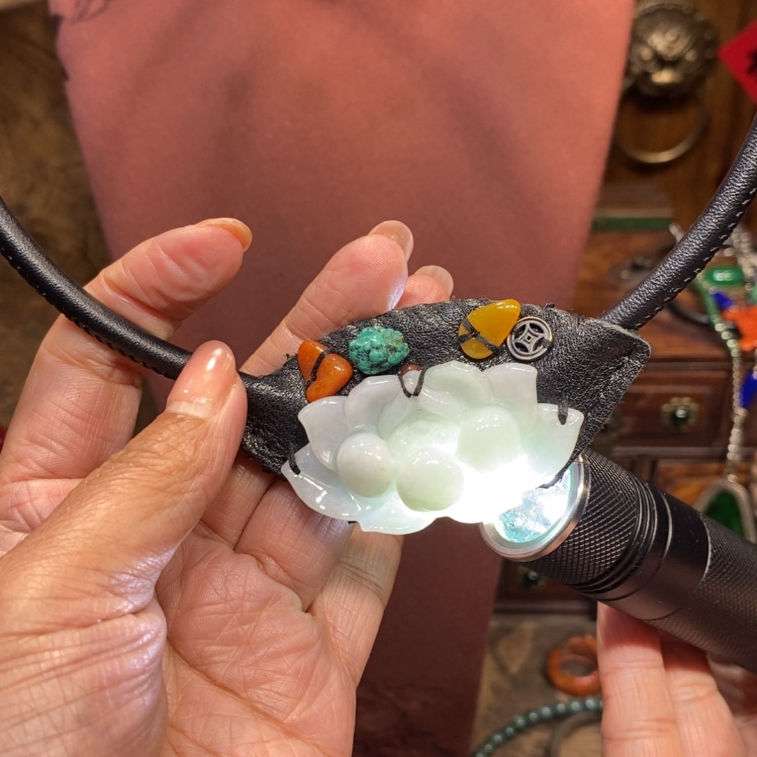 翡翠吊坠(赠链)未镶嵌