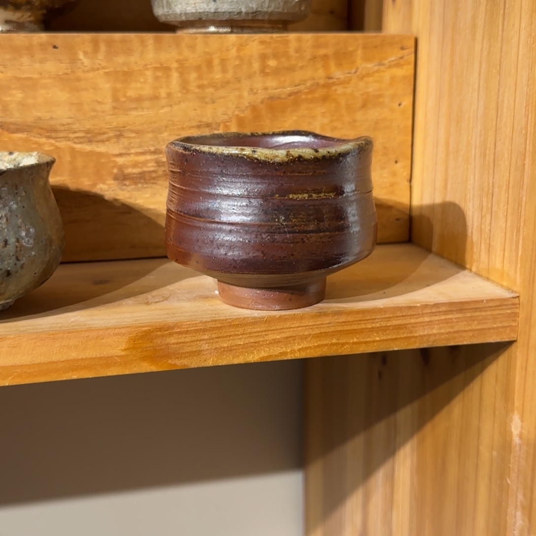 摆件柴烧的红润的杯子