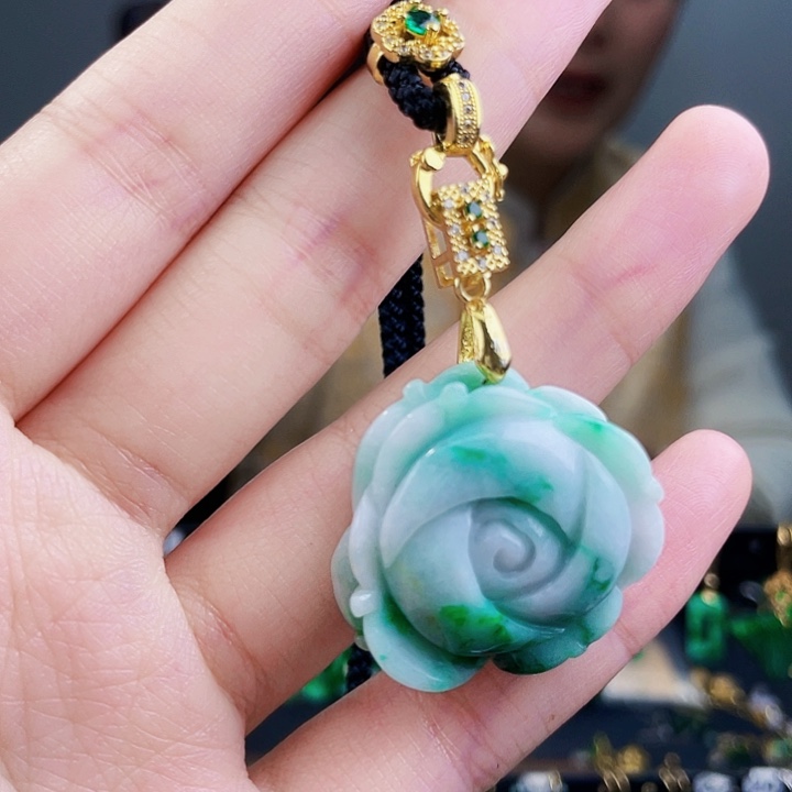 翡翠颈饰未镶嵌饰品