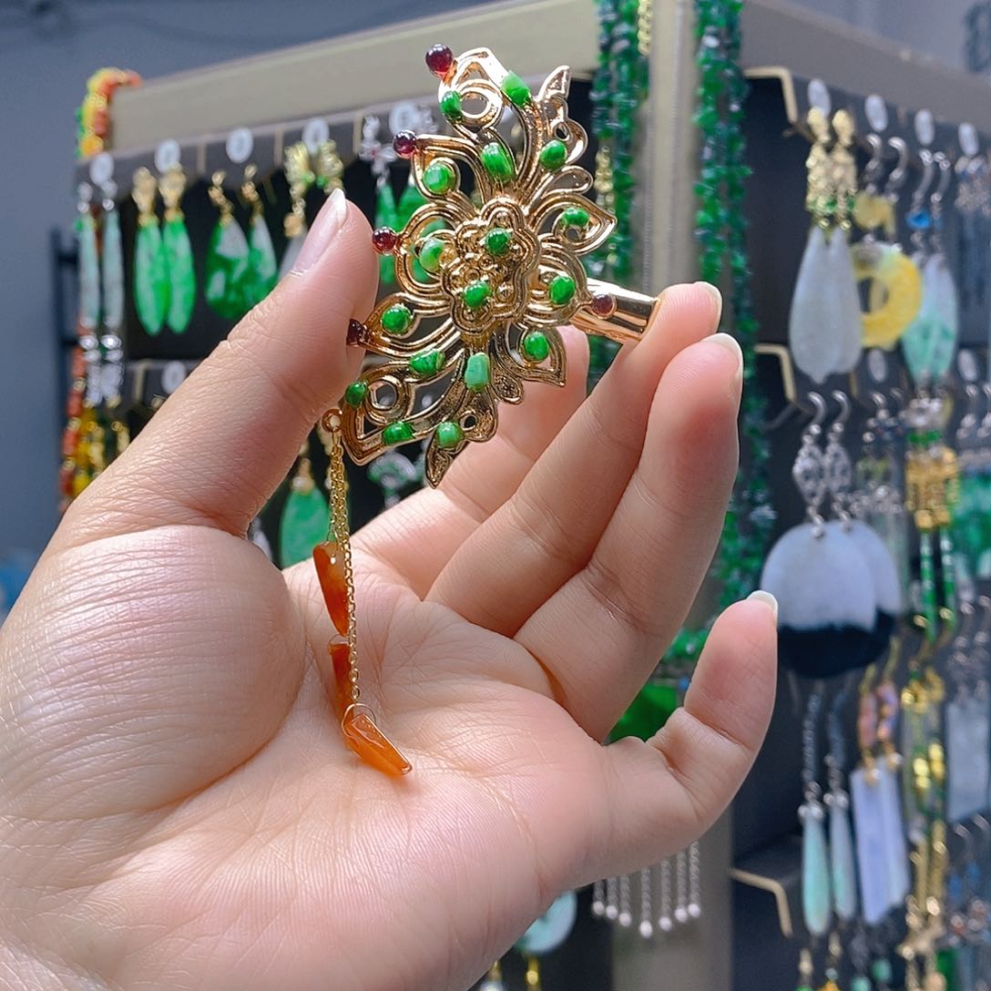 未镶嵌翡翠耳饰翡翠