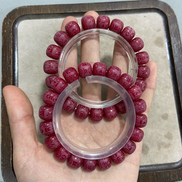 P106红菩提回纹雕刻珠卡1.1单圈手串