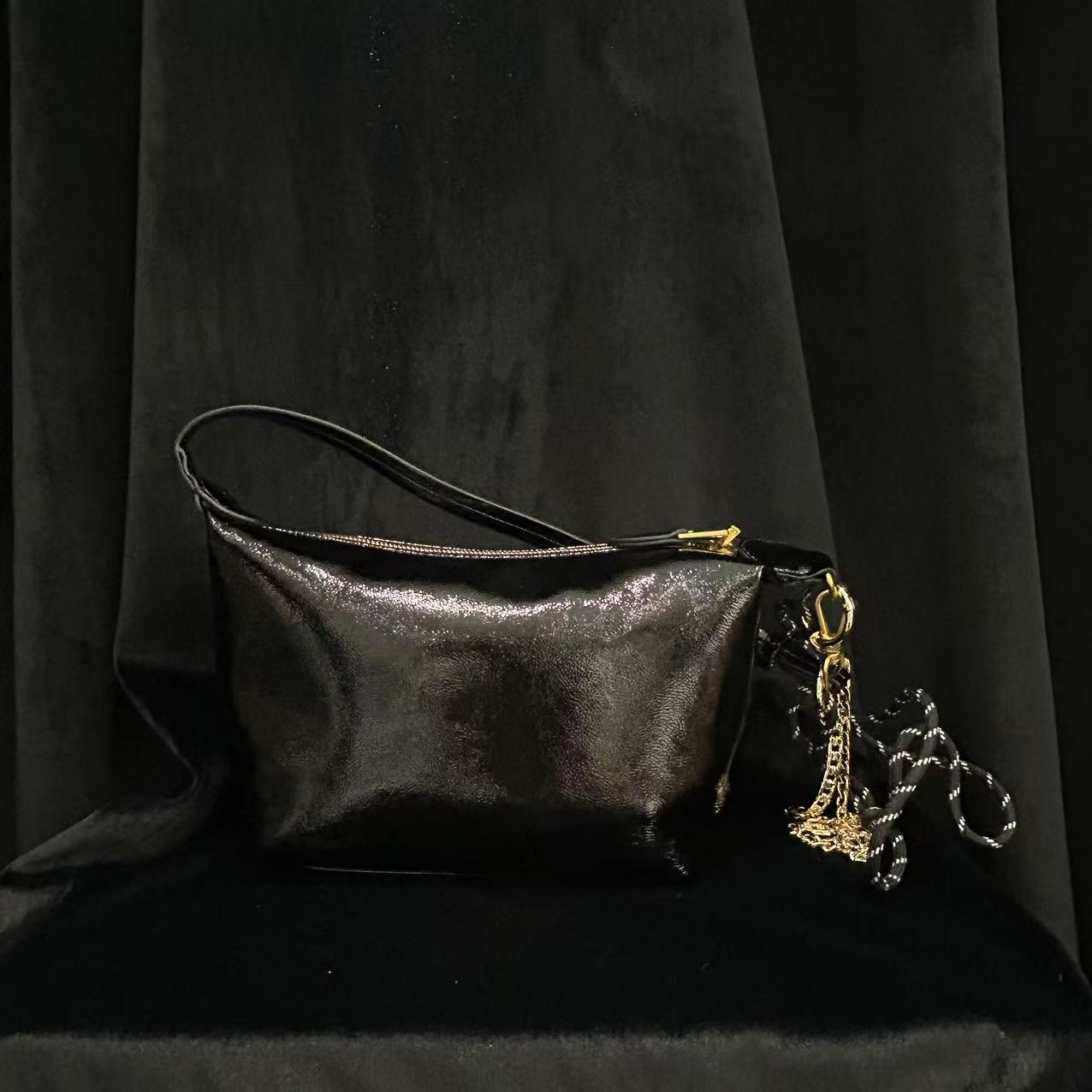 COCO DICV2025新款高端定制时尚女包 光面元宝 黑色白色21cm