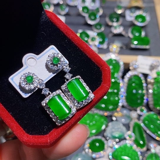 翡翠未镶嵌戒指耳钉