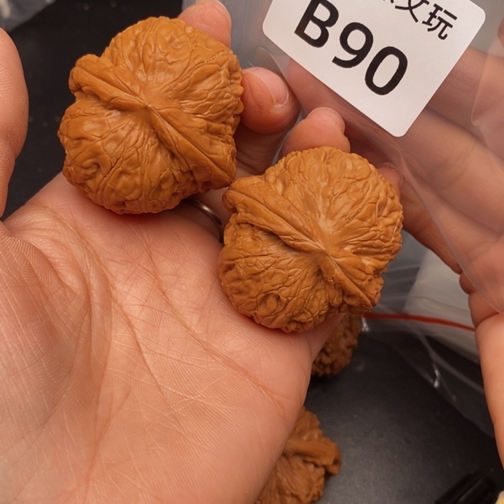 改***一吊坠桃核B90号元宝