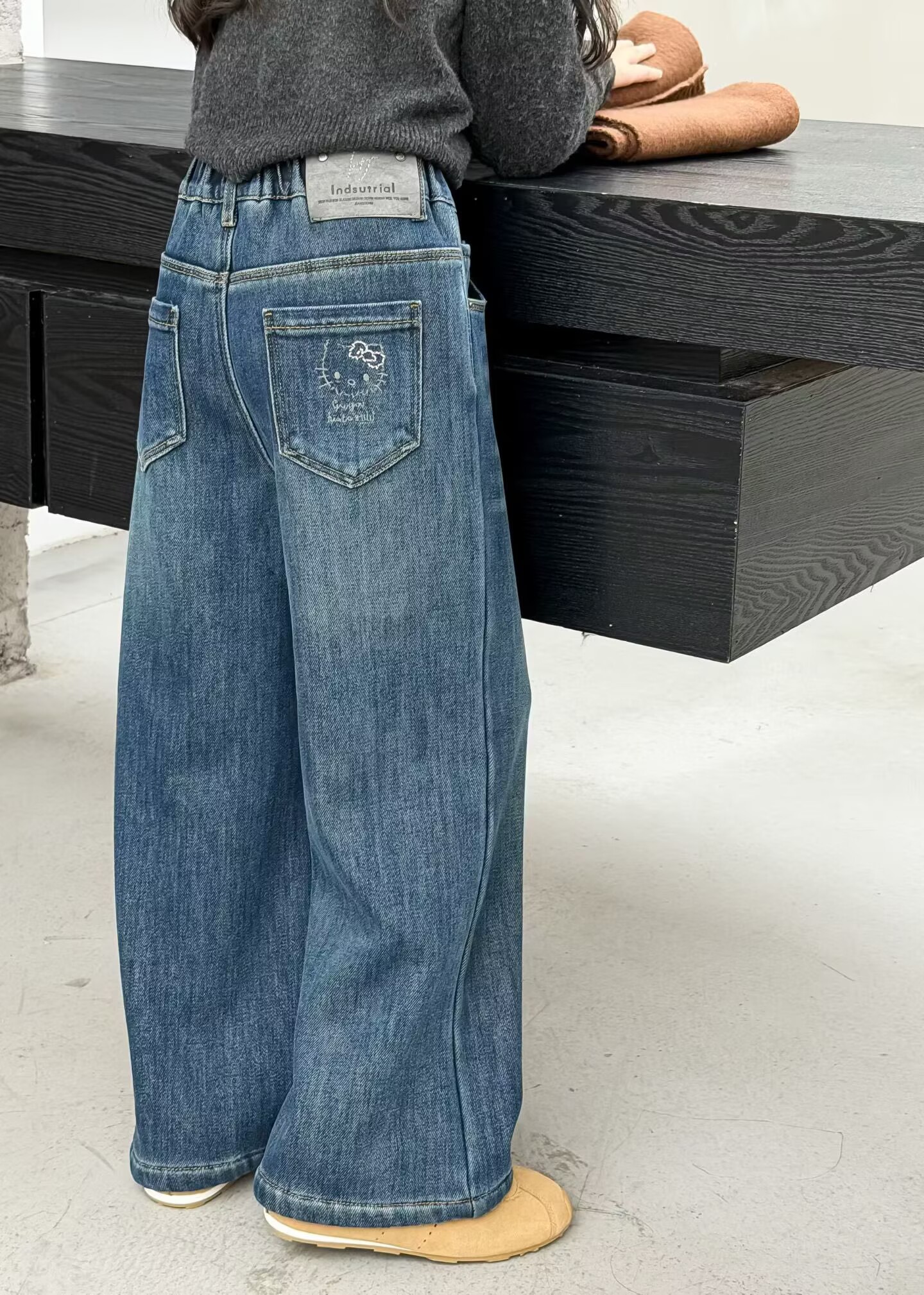 亲子款 2025冬季童装女中大童一体绒牛仔裤066刺绣KT直筒阔腿裤