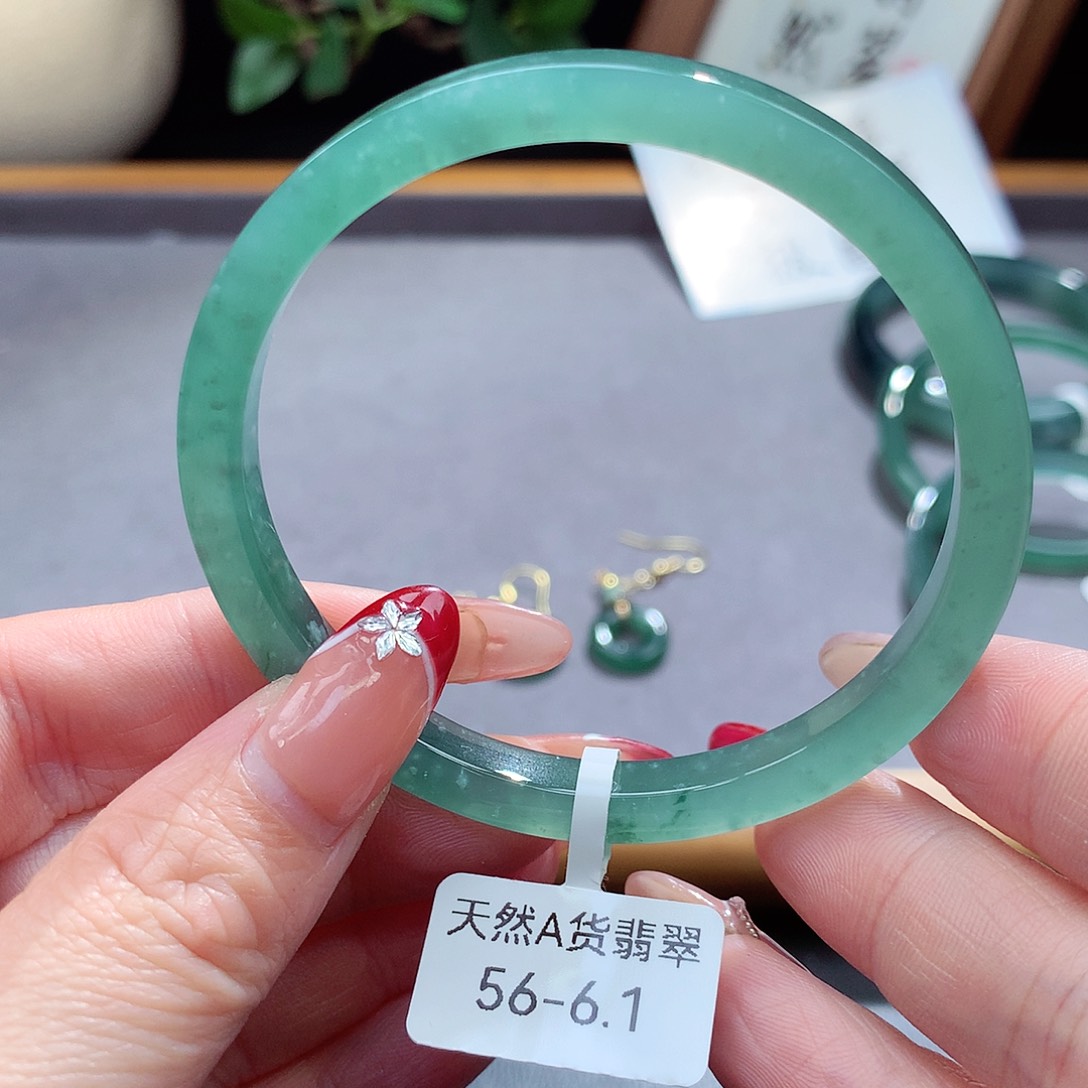 翡翠手镯（圆镯）未镶嵌