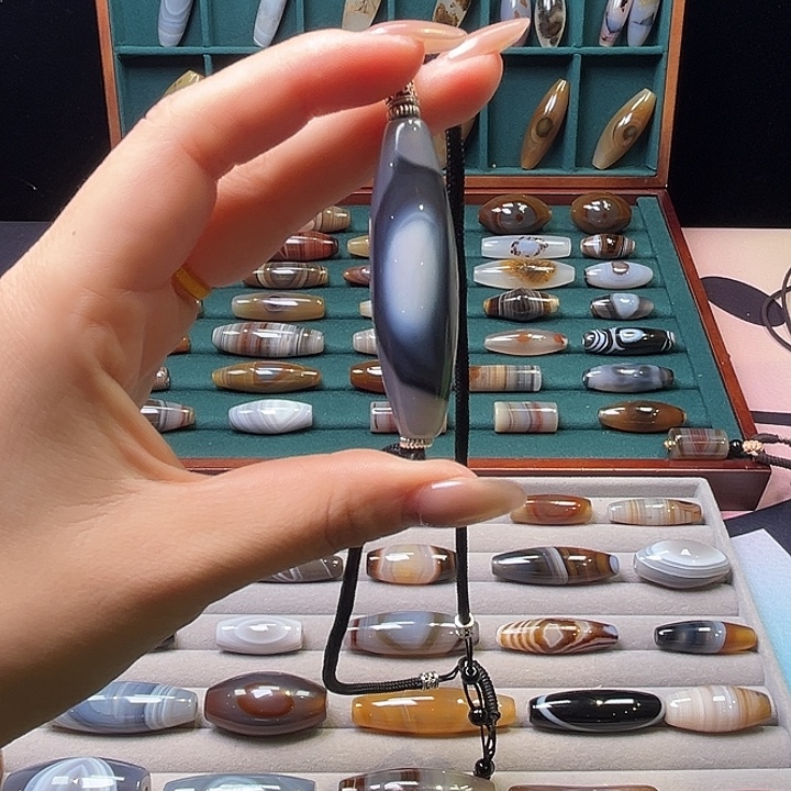 玛瑙/玉髓未镶嵌吊坠(赠链)