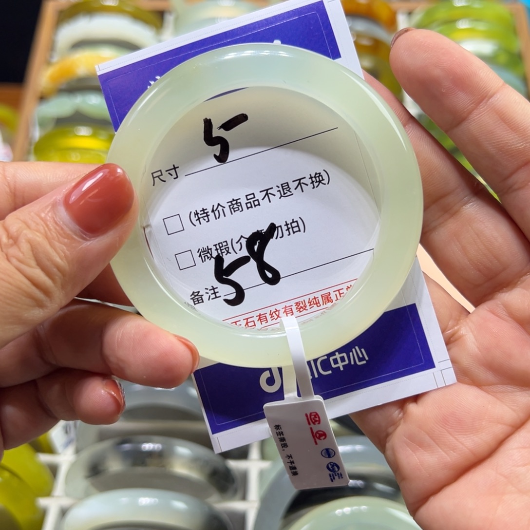 ****张未镶嵌蛇纹石玉手镯