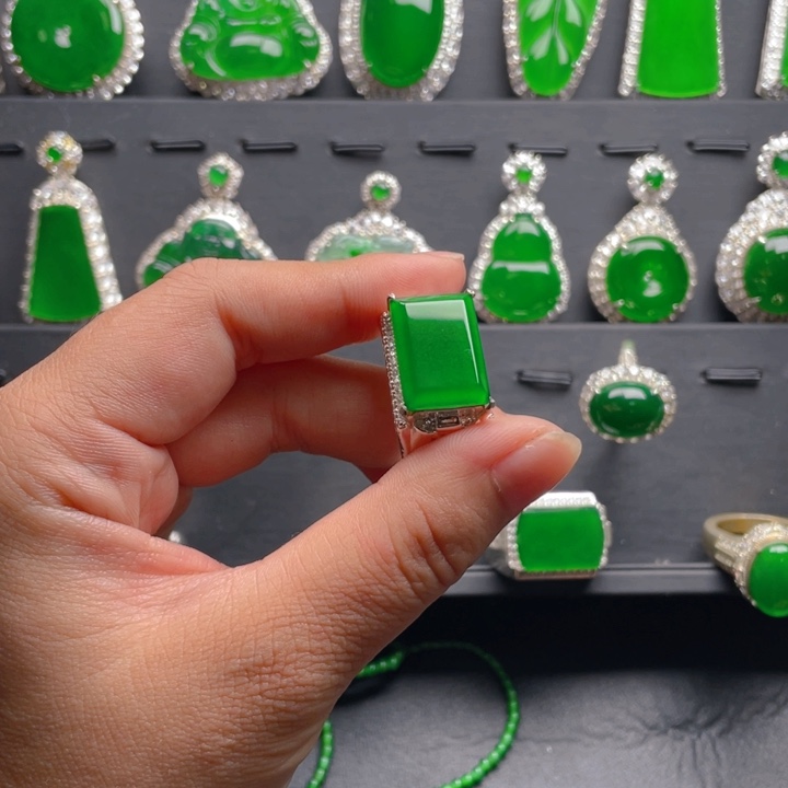 翡翠戒指未镶嵌翡翠戒指