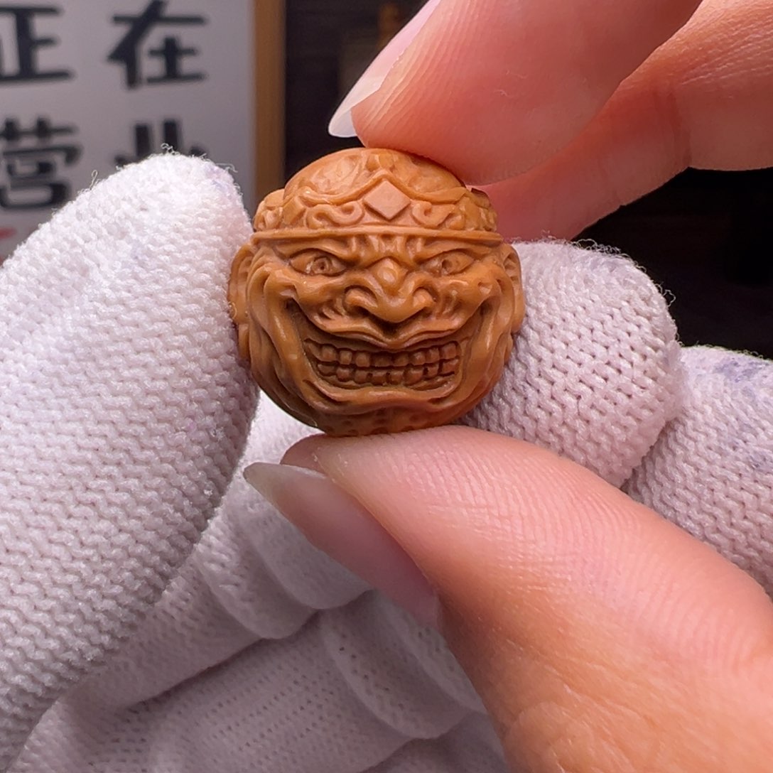 猴头核桃把件精修款皇冠恶僧18左右尺寸全品有正常封口线
