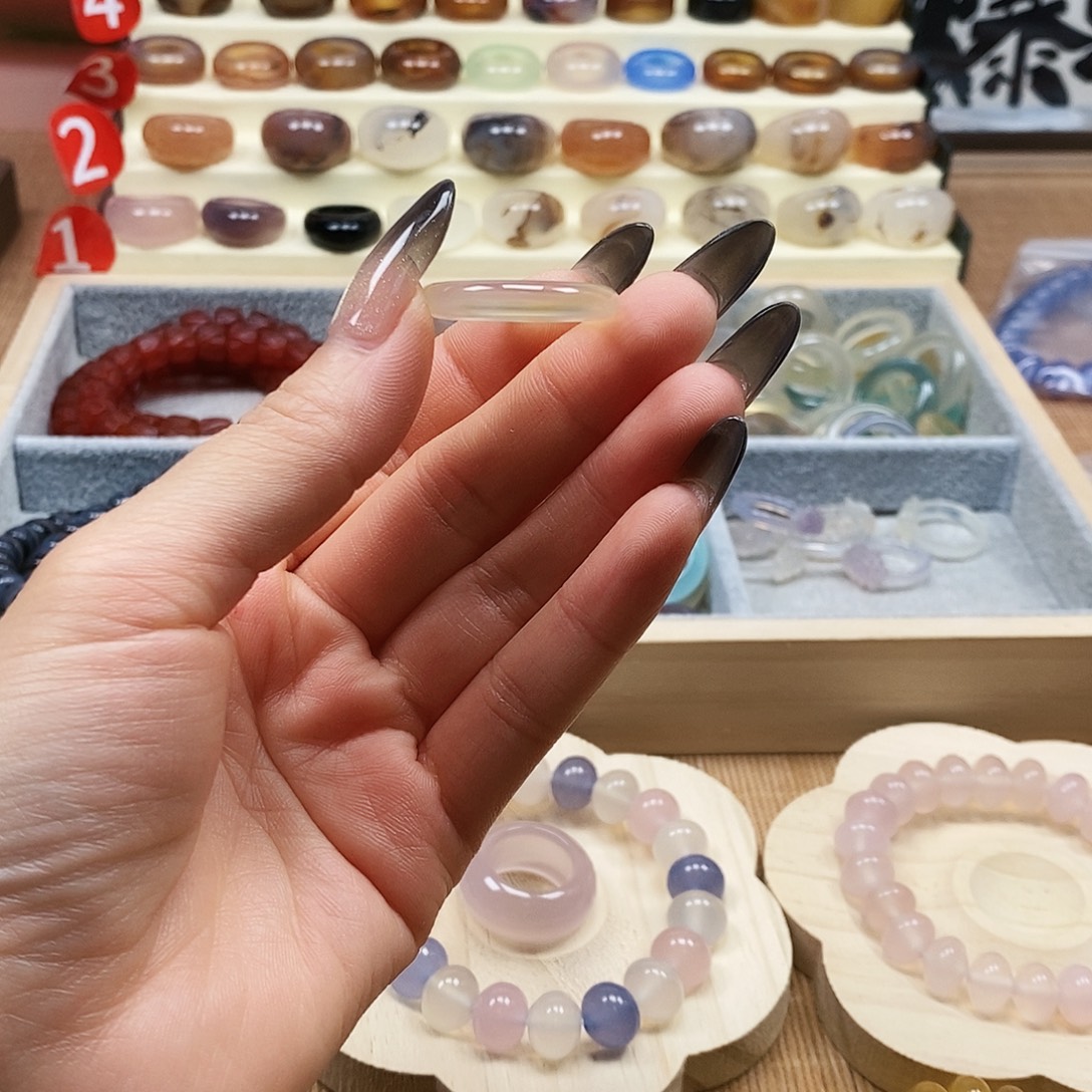 骑***的玛瑙/玉髓未镶嵌戒指