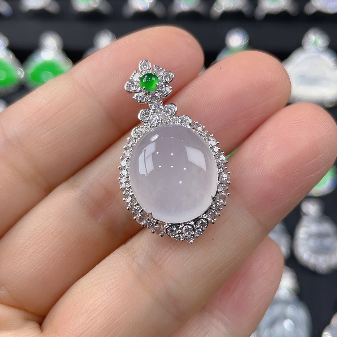 翡翠18K金镶嵌颈饰翡翠蛋面吊坠