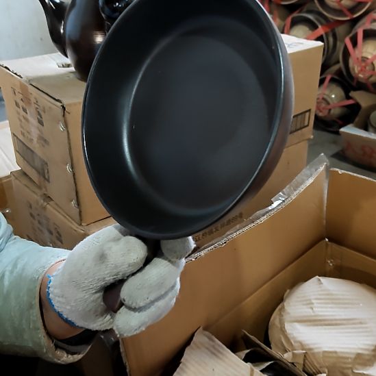 绿泥盘子碗茶壶啥都有