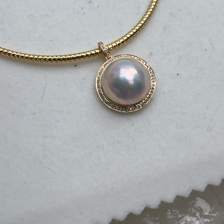 拼合珍珠（马贝珠）颈饰18K金镶嵌