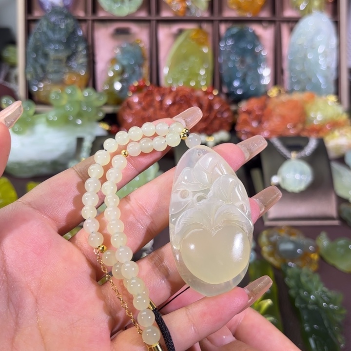 未镶嵌蛇纹石玉颈饰