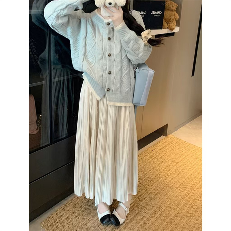 【亏米清苍】C-6736冬季新款复古麻花刺绣上衣+百褶半身裙时尚套装