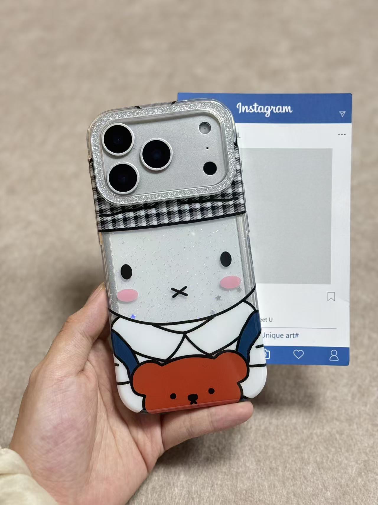 镂空大脸米菲兔带细闪无磁吸适用于苹果手机壳14-17pm