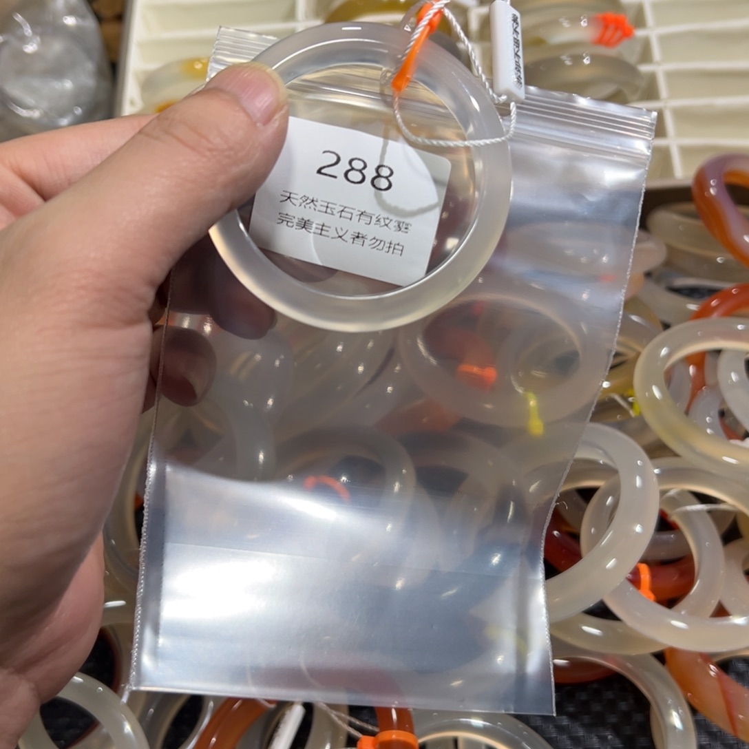 阿***鲨玛瑙/玉髓未镶嵌手镯52微瑕