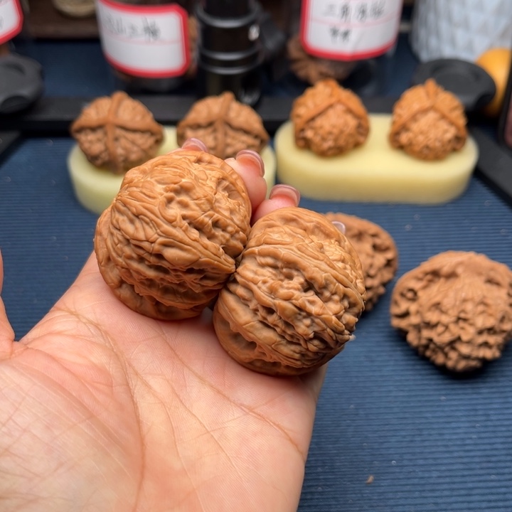 文玩核桃吊坠45白狮子全品