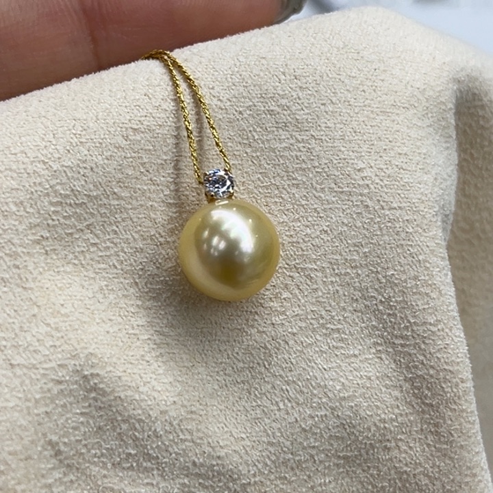 18K金镶嵌吊坠(不含链)海水珍珠10-11